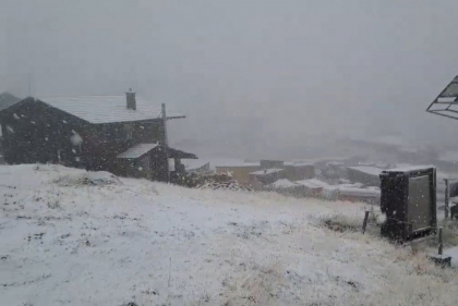Iarnă în România: s-a depus un strat consistent de zăpadă. Unde ninge - VIDEO Iarnă în România: s-a depus un strat consistent de zăpadă. Unde ninge - VIDEO