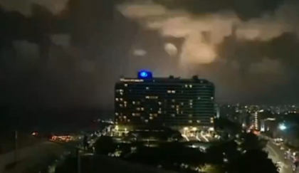 Imaginile Momentului: Cerul din Tel Aviv plin de rachete. Unele cad în oraș - VIDEO Imaginile Momentului: Cerul din Tel Aviv plin de rachete. Unele cad în oraș - VIDEO