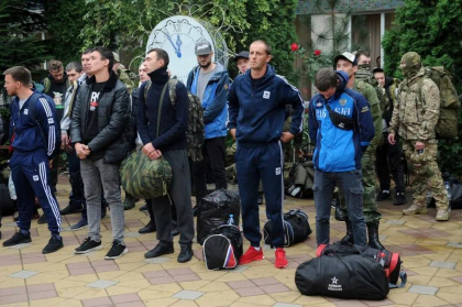 Libertate în schimbul frontului din Ucraina. Vladimir Putin a semnat decretul prin care armata rusă își va îngroșa rândurile cu deținuții din arestul preventiv Libertate în schimbul frontului din Ucraina. Vladimir Putin a semnat decretul prin care armata rusă își va îngroșa rândurile cu deținuții din arestul preventiv