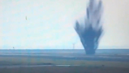 O bombă americană din cel de-al Doilea Război Mondial a explodat pe un aeroport din Japonia. O înregistrare video arătat cum explozia a aruncat în aer bucăți de asfalt - VIDEO O bombă americană din cel de-al Doilea Război Mondial a explodat pe un aeroport din Japonia. O înregistrare video arătat cum explozia a aruncat în aer bucăți de asfalt - VIDEO