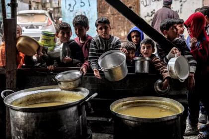 Uniunea Europeană acordă Libanului un nou ajutor de 30 de milioane de euro, destinat mai ales ajutorului alimentar de urgenţă, dar și pentru achiziția de medicamente şi construcția de adăposturi improvizate Uniunea Europeană acordă Libanului un nou ajutor de 30 de milioane de euro, destinat mai ales ajutorului alimentar de urgenţă, dar și pentru achiziția de medicamente şi construcția de adăposturi improvizate