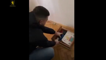 Trei persoane - reținute, iar două - cercetate în stare de libertate pentru comercializarea drogurilor prin intermediul magazinelor online. Ce au găsit ofițerii INI în urma perchezițiilor - VIDEO