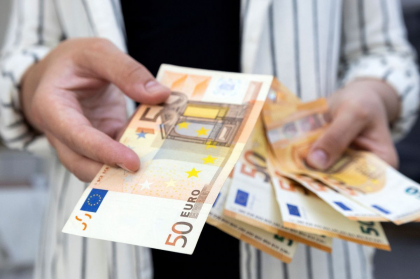 Curs valutar BNM pentru 3 octombrie. Cât costă astăzi un euro și un dolar - FOTO