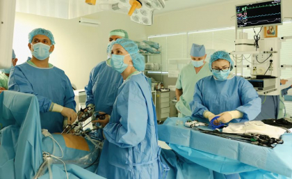O intervenţie chirurgicală extrem de complicată a fost realizată în premieră în Republica Moldova