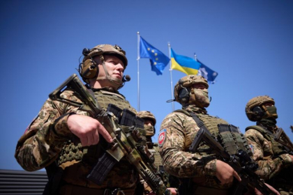 Kievul deschide în Polonia un centru de recrutare pentru ucrainenii din străinătate Kievul deschide în Polonia un centru de recrutare pentru ucrainenii din străinătate