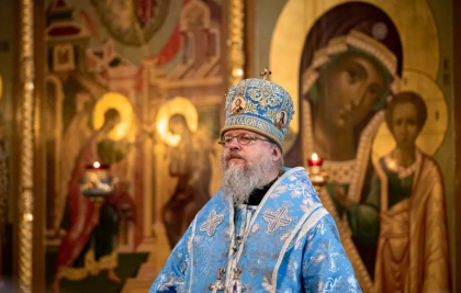 O profesoară rusă a fost demisă din cauză că purta haine în culorile drapelului ucrainean. Arhiepiscopul de Vladikavkaz, care era în sutană galben-albastră, a dat ordinul O profesoară rusă a fost demisă din cauză că purta haine în culorile drapelului ucrainean. Arhiepiscopul de Vladikavkaz, care era în sutană galben-albastră, a dat ordinul