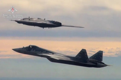 Incident bizar pe cerul Ucrainei: Un Su-57 rusesc și-a doborât partenera de misiune, o dronă experimentală uriașă. „Au dat-o în bară”, acuză piloții ruși - VIDEO Incident bizar pe cerul Ucrainei: Un Su-57 rusesc și-a doborât partenera de misiune, o dronă experimentală uriașă. „Au dat-o în bară”, acuză piloții ruși - VIDEO