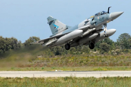 Când vor ajunge în Ucraina avioanele franceze de vânătoare Mirage 2000-5. Parisul promite să le doteze cu „noi echipamente de luptă aer-sol”
Când vor ajunge în Ucraina avioanele franceze de vânătoare Mirage 2000-5. Parisul promite să le doteze cu „noi echipamente de luptă aer-sol”