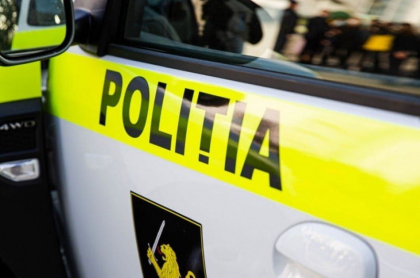 Un polițist din Ungheni a decedat, după ce s-ar fi izbit cu mașina într-un copac