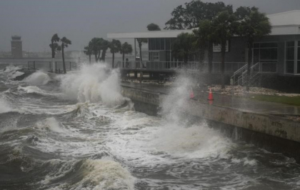 Uraganul Milton lovește Florida. Vântul bate cu peste 200 de km/h și mai multe case au fost spulberate de tornadă - VIDEO