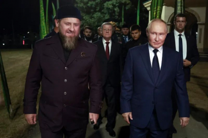 Ramzan Kadîrov acuză parlamentari ruși că au plănuit să îl asasineze și amenință cu „răzbunare de sânge”
Ramzan Kadîrov acuză parlamentari ruși că au plănuit să îl asasineze și amenință cu „răzbunare de sânge”