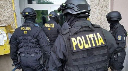 „O să ne dea câte 3000 de lei pe lună până la votare”. Percheziții în mai multe locații din țară. Sunt vizate persoane implicate în coruperea alegătorilor - VIDEO