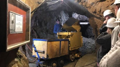 Un mort şi 12 turişti salvaţi dintr-o mină de aur din Colorado. Grupul a rămas blocat după ce liftul s-a defectat