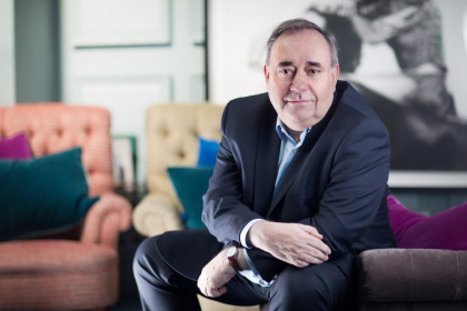 Alex Salmond, fost prim-ministru al Scoţiei, s-a prăbuşit după ce a ţinut un discurs în Macedonia de Nord şi a murit la vârsta de 69 de ani Alex Salmond, fost prim-ministru al Scoţiei, s-a prăbuşit după ce a ţinut un discurs în Macedonia de Nord şi a murit la vârsta de 69 de ani