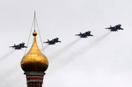 Mișcarea neașteptată făcută de avioanele rusești de vânătoare MiG-31, purtătoare de rachete Kinjal, care sugerează că temerile Moscovei sunt în creștere Mișcarea neașteptată făcută de avioanele rusești de vânătoare MiG-31, purtătoare de rachete Kinjal, care sugerează că temerile Moscovei sunt în creștere