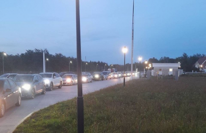 Atenție, călători. S-au format ambuteiaje la ieșirea din țară, la vama Sculeni - FOTO Atenție, călători. S-au format ambuteiaje la ieșirea din țară, la vama Sculeni - FOTO