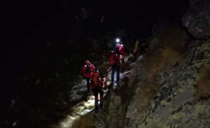 Un moldovean, salvat de autoritățile române după ce s-a rătăcit în munți. După șapte ore de căutări, a fost găsit epuizat și înghețat - FOTO
Un moldovean, salvat de autoritățile române după ce s-a rătăcit în munți. După șapte ore de căutări, a fost găsit epuizat și înghețat - FOTO