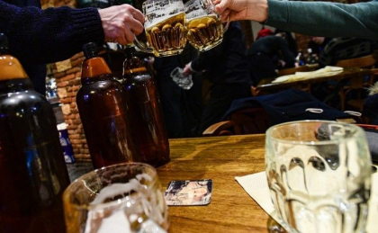Tururile ghidate din bar în bar vor fi interzise în Praga pe timpul nopții din cauza turiștilor care se îmbată și fac scandal
