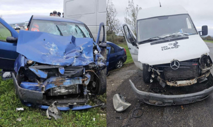 Accident tragic la Rîșcani. O femeie a murit, după ce mașina în care se afla s-a lovit cu un microbuz - FOTO Accident tragic la Rîșcani. O femeie a murit, după ce mașina în care se afla s-a lovit cu un microbuz - FOTO