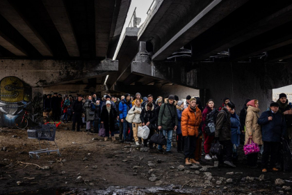 Ucraina evacuează un oraş din nord-est din cauza atacurilor ruse