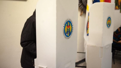 START VOT! Toate secțiile de votare din țară au fost deschise. Circa 2,7 milioane de alegători sunt așteptați la urne
START VOT! Toate secțiile de votare din țară au fost deschise. Circa 2,7 milioane de alegători sunt așteptați la urne