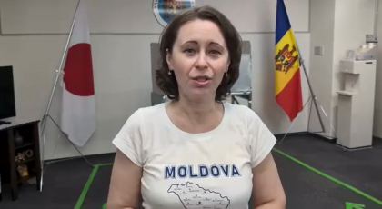  Prima moldoveancă care a votat la alegerile prezidențiale și referendum. Femeia este stabilită de mai mulți ani în Republica Coreea - VIDEO