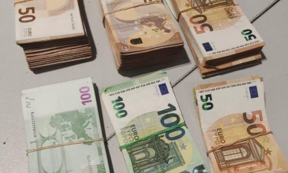 Un cetățean străin a încercat să iasă din Moldova cu 48 mii de euro fără a-i declara, însă a fost depistat la Aeroport - FOTO
Un cetățean străin a încercat să iasă din Moldova cu 48 mii de euro fără a-i declara, însă a fost depistat la Aeroport - FOTO