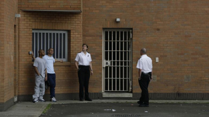 Regatul Unit nu mai are locuri pentru infractori după gratii. Deținuți eliberați anticipat, din cauza închisorilor supraaglomerate
Regatul Unit nu mai are locuri pentru infractori după gratii. Deținuți eliberați anticipat, din cauza închisorilor supraaglomerate
