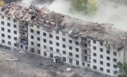 O clădire plină cu soldați ruși care pilotează drone în Kursk a fost dezintegrată cu două rachete aer-sol - VIDEO