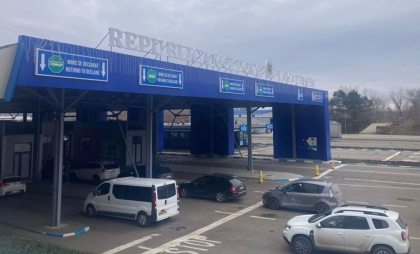 Voia să facă „business” pe la spatele autorităților: Un moldovean prins la vamă cu peste 900 de țigări electronice - FOTO