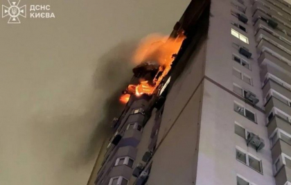 Bloc de locuințe lovit de o dronă rusească, la Kiev: cel puțin un mort și patru răniți - VIDEO Bloc de locuințe lovit de o dronă rusească, la Kiev: cel puțin un mort și patru răniți - VIDEO