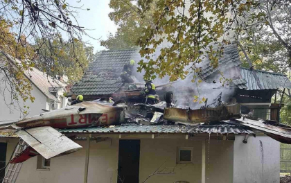Ultima oră. Un avion de dimensiuni mici s-a prăbușit și a luat foc, la Vadul lui Vodă: o persoană a murit - FOTO Ultima oră. Un avion de dimensiuni mici s-a prăbușit și a luat foc, la Vadul lui Vodă: o persoană a murit - FOTO