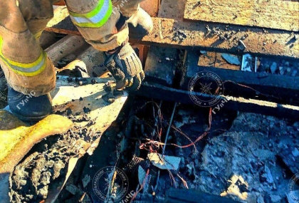 Scurtcircuit la o casă din stânga Nistrului: Acoperișul a luat foc - FOTO Scurtcircuit la o casă din stânga Nistrului: Acoperișul a luat foc - FOTO