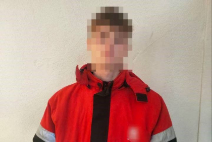 Se deplasa pe contrasens cu farurile stinse: Un adolescent de 17 ani, prins la volan cu droguri - FOTO
Se deplasa pe contrasens cu farurile stinse: Un adolescent de 17 ani, prins la volan cu droguri - FOTO