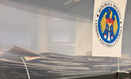 Moldovenii care au ales să voteze prin corespondență, mai au la dispoziție încă câteva ore pentru a-și exprima opțiunea și a trimite buletinele la birourile electorale - FOTO Moldovenii care au ales să voteze prin corespondență, mai au la dispoziție încă câteva ore pentru a-și exprima opțiunea și a trimite buletinele la birourile electorale - FOTO