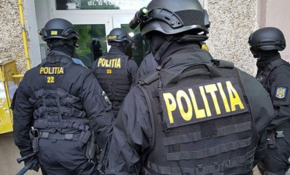 Încă în 13 raioane poliția a descins cu percheziții în mai multe cauze penale pornite pentru finanțarea ilegală și coruperea electorală. Anunțul poliției