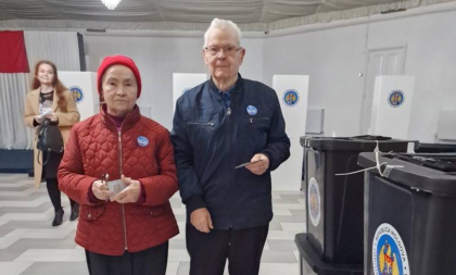 Cei mai vârstnici moldoveni ai diasporei și-au exercitat astăzi dreptul la vot în Marea Britanie - FOTO 
