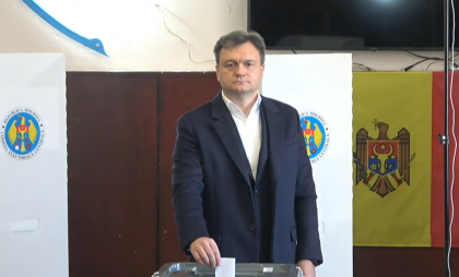 „Suntem într-un moment de atac. Să ne mobilizăm, pentru că votul nostru va învinge.” Premierul Dorin Recean și-a exprimat opțiunea
- VIDEO