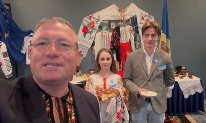 „Votul fiecăruia contează.” Cu pâine și sare și decor tradițional moldovenesc. Așa au fost primiți moldovenii la secțiile de votare din Irlanda - FOTO/VIDEO „Votul fiecăruia contează.” Cu pâine și sare și decor tradițional moldovenesc. Așa au fost primiți moldovenii la secțiile de votare din Irlanda - FOTO/VIDEO