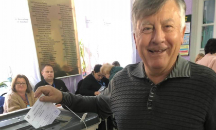 S-a fotografiat cu buletinul de vot unde se vede pe cine a votat. Fostul procuror al capitalei, Ivan Diacov, s-ar putea alege cu amendă