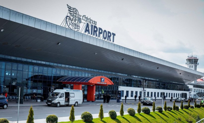 Noi reguli de circulație la Aeroportul Internațional Chișinău: încep lucrările de delimitare a zonelor. Responsabilii vin cu detalii - FOTO Noi reguli de circulație la Aeroportul Internațional Chișinău: încep lucrările de delimitare a zonelor. Responsabilii vin cu detalii - FOTO