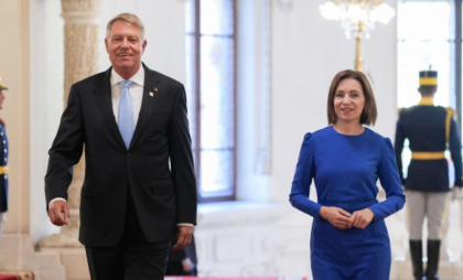 „Poporul român este alături de cetățenii Republicii Moldova în această reușită.” Președintele României, Klaus Iohannis, a felicitat-o pe Maia Sandu