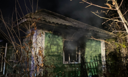 Tragedie la Călărași: Un bărbat a decedat, după ce casa lui a luat foc. La Dondușeni o femei s-a ales cu mai multe arsuri în urma unui incendiu 