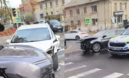 Accident violent la o intersecție din capitală. Trei mașini - grav avarite în urma impactului - VIDEO