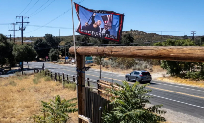În timp ce Trump vrea să sigileze granițele împotriva migranților, tot mai mulți americani caută să plece din țară În timp ce Trump vrea să sigileze granițele împotriva migranților, tot mai mulți americani caută să plece din țară