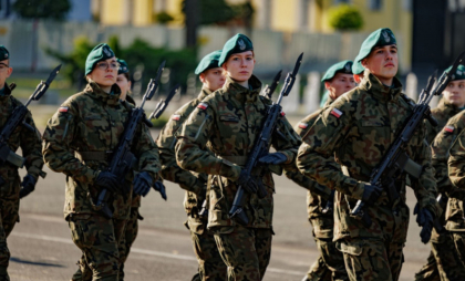 Polonia a convocat peste 200.000 de tineri pentru evaluarea militară. Arest și amendă, pentru cine nu se prezintă Polonia a convocat peste 200.000 de tineri pentru evaluarea militară. Arest și amendă, pentru cine nu se prezintă