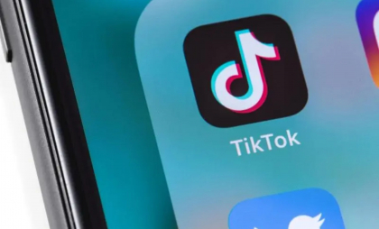 O nouă „provocare” pe TikTok. Zeci de adolescente dintr-un oraș s-au automutilat