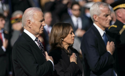 Prima apariție a lui Joe Biden și Kamala Harris împreună, după înfrângerea în alegeri. Cine le-a stat alături