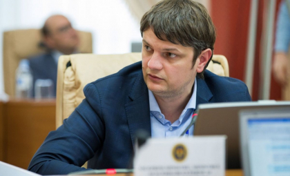 „A fost din primile zile ale guvernării ținta propagandei.” Deputatul Andrian Cheptonar despre plecarea lui Spînu din Guvern și partidul PAS „A fost din primile zile ale guvernării ținta propagandei.” Deputatul Andrian Cheptonar despre plecarea lui Spînu din Guvern și partidul PAS