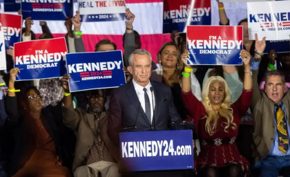 „O zi înfricoșătoare pentru sănătatea publică”. Critici intense în SUA, după ce Trump l-a nominalizat pe Robert F Kennedy Jr la șefia departamentului Sănătății „O zi înfricoșătoare pentru sănătatea publică”. Critici intense în SUA, după ce Trump l-a nominalizat pe Robert F Kennedy Jr la șefia departamentului Sănătății